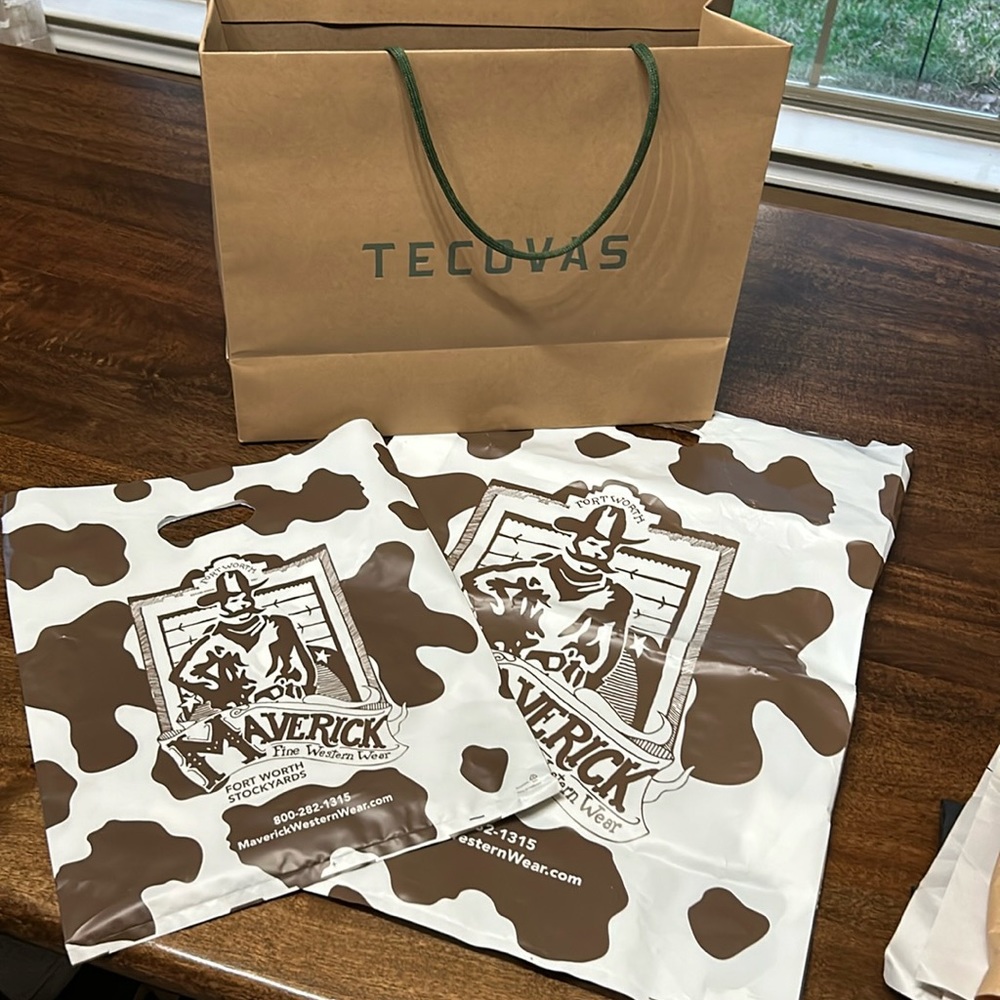 Empty Tecovas and Maverick stockyards store empty shopping bags 🤠🤠